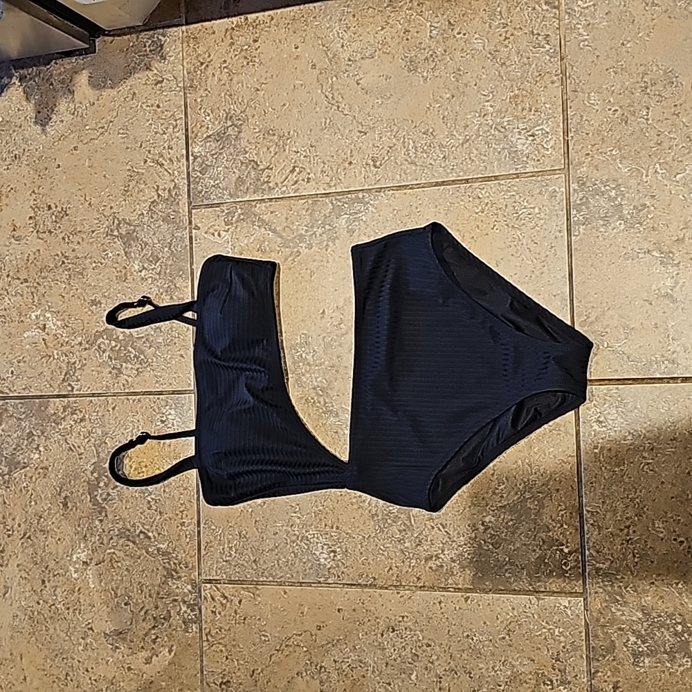 Shade and Shore bathing suit. Connected 2 piece. Size small black